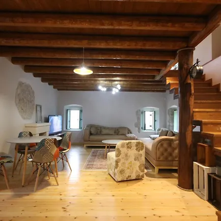 Jolie Villa *
