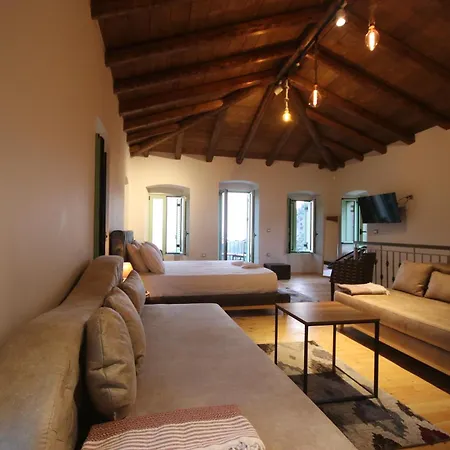 Jolie Villa Himare